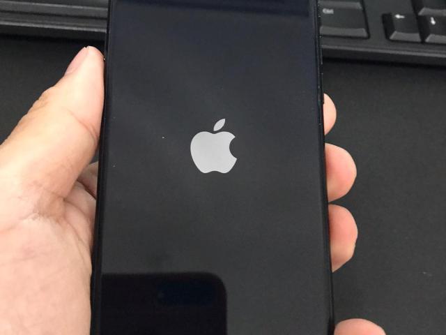 Apple iPhone SE3 2022 Black 64GB 99% $290 Singapore - SG1965